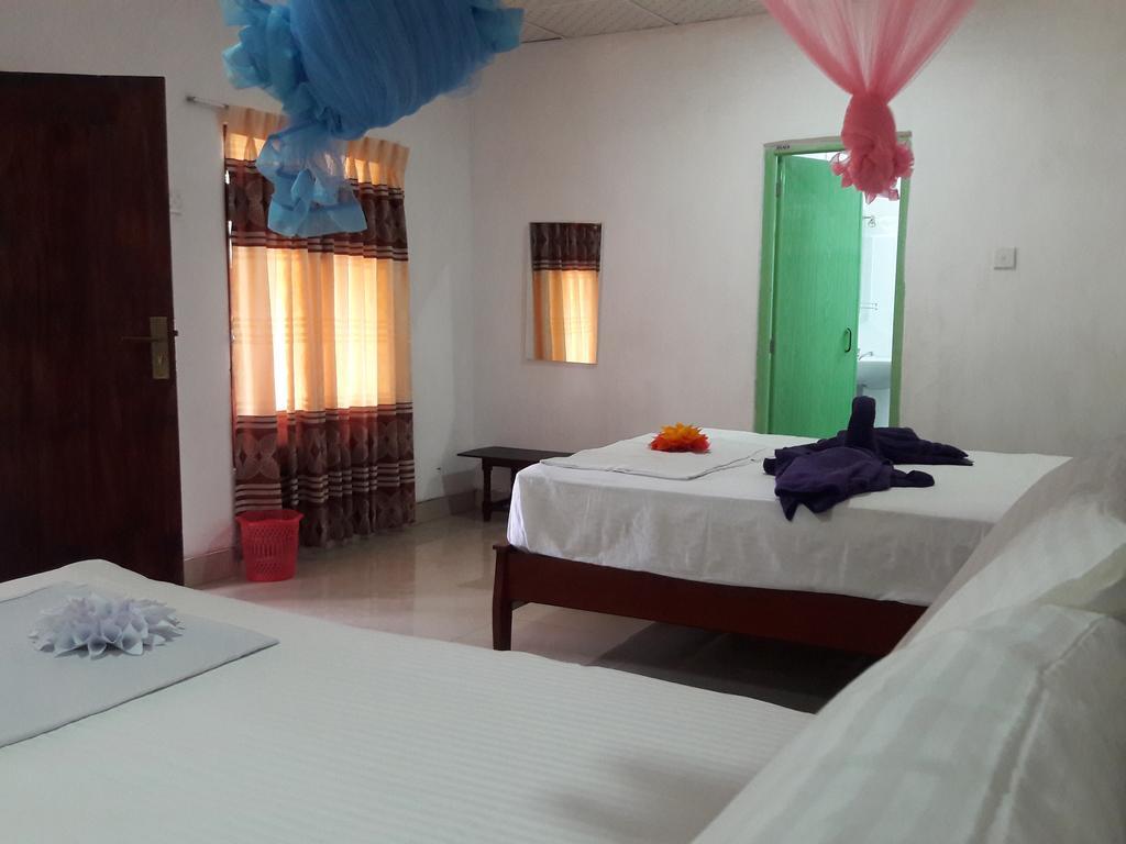 Sigiri Picaso Home Stay Sigiriya Quarto foto